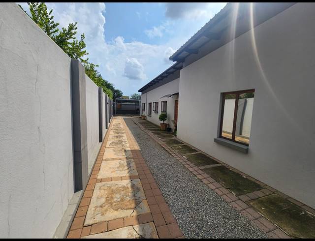 4 BEDROOM HOUSE FOR SALE IN ZAMBEZI COUNTRY ESTATE